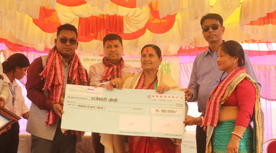 कटहरी गाउँपालिका पूर्ण खोप सुनिश्चित पालिका घोषणा, सेवा निवृत्त स्वास्थ्य स्वयंसेविका सम्मानित