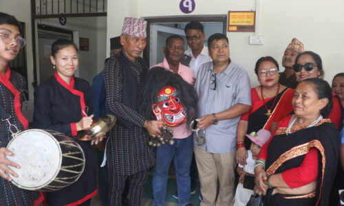 कटहरी गाउँपालिकाद्वारा नेवाः देय दबुलाई लाखे नाच र बाजागाजाका सामग्री हस्तान्तरण