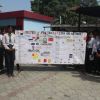 रसायनशास्त्रलाई प्रयोगात्मक बनाउँदै ग्रिनल्याण्ड कलेज: विद्यार्थीबीच ‘अर्गानिक रियाक्सन’ प्रतिस्पर्धा