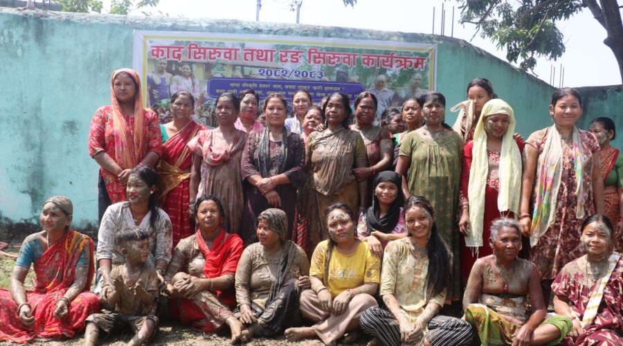 नयाँ वर्षको पूर्वसन्ध्यामा कटहरीमा ‘काद सिरुवा’: हिलो खेल्दै शुभकामना साटासाट